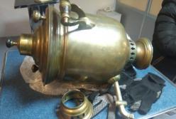 В аэропорту Борисполь задержали украинку со старинным самоваром (фото)