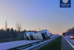 На Одесской трассе столкнулись грузовик и два автобуса, есть погибшие (фото)