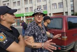 В Одессе блогер на митинге укусил активиста за нос