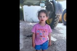 З полону ХАМАСу звільнено 4-річну американку, батьків якої убили на її очах