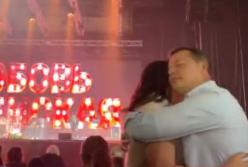 В сеть попало видео с танцующим Ляшко на концерте Успенской (видео)