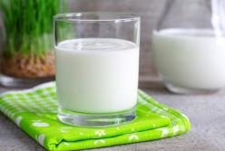 Медики рассказали, кому нельзя пить кефир