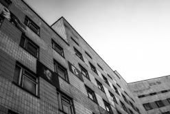 В Киеве из окна психбольницы выпрыгнули три несовершеннолетние девушки