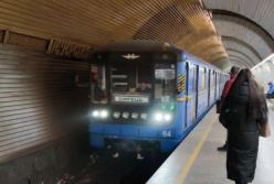 В Киеве ограничивают работу метро и транспорта: вводят спецпропуска