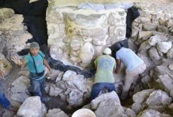 В Мексике найдена уникальная гигантская маска майя