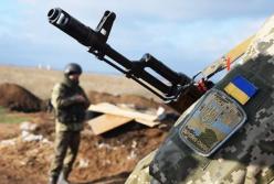 Сутки в зоне ООС: семь обстрелов, ранен украинский военный 