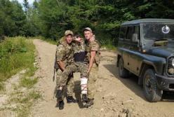 На границе с Румынией пограничники задержали двух беглецов, одному из них пришлось вызывать скорую (фото)