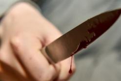 В Запорожье мужчина пырнул себя в горло и порезал вены из-за безответной любви