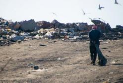 В Одесской области на свалке нашли матрас с деньгами