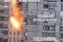 Росіяни влучили у дві багатоповерхівки в Харкові: відео моменту удару