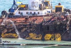Из танкера Delfi произошел новый разлив нефтепродуктов
