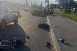 В Киеве велосипедист попал под колеса грузовика после столкновения с пьяным прохожим