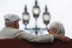 Украинцам хотят предложить альтернативную пенсию на банковских счетах