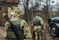 Много белых броневиков и БМП: появилось новые детали разведения сил на Донбассе (видео)