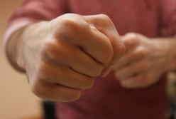 На Буковине мужчина избил в школе обидчика своего сына