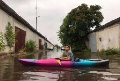 Оползни и фонтаны из грязи: как выглядит Одесса после сильнейшего шторма (видео)