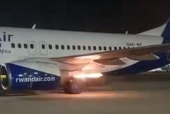 В Израиле загорелся самолет с пассажирами на борту (видео)