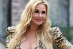 Камалия Захур в леопардовом комбинезоне вскопала грядки на собственном газоне (фото)