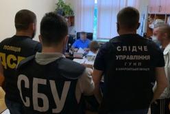 СБУ проводит обыски в Закарпатской ОГА (фото)