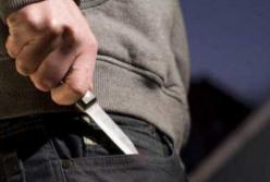 В Киеве пьяный полицейский угрожал прохожим ножом