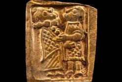 Археологи нашли загадочные фигурки обнимающихся пар