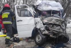 В ДТП под Черниговом погибли 11 человек (фото)