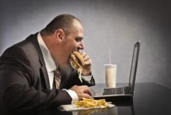Названы плохие привычки в питании, которые мешают похудеть