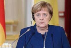 Меркель пошла на карантин