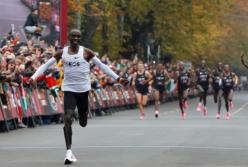 Впервые в истории марафон преодолен менее чем за 2 часа (видео)