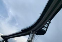 Стеклянный пол и шикарный вид: в Киеве открыли новый мост (фото, видео)