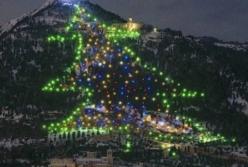 В Италии зажгли самую большую новогоднюю елку в мире (фото, видео) 