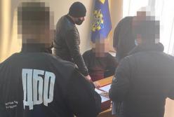 Сотрудника Укртрансбезопасности задержали за систематические взятки (фото)