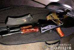 В Днепре мужчина с автоматом ограбил заправку (видео)