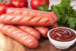 Врач рассказала, кому нельзя есть сосиски 