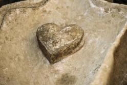 Археологи нашли свинцовую гробницу с "секретом"