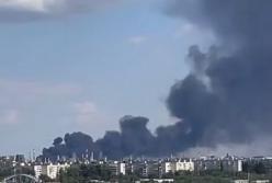 Новий шедевр від творців "бавовни": у РФ вибухи і дим, але кажуть, що це "планове скидання нафтопродуктів" (відео)