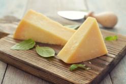 Врачи рассказали о скрытых опасностях твердого сыра