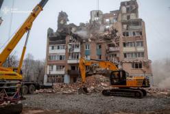 Кількість жертв удару РФ по Тернополю знову зросла: з-під завалів дістали тіло жінки (фото)