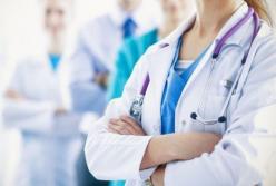 Медики рассказали о первых симптомах рака