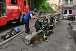 В Киеве мужчина выбросился из окна (видео)