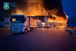 Росіяни вдарили по польському заводу у Вінниці, у співробітників тяжкі опіки (відео)