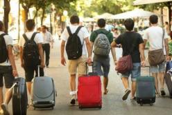 Премьер призвал украинцев воздержаться от междугородних поездок