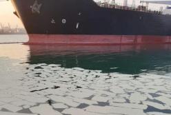В порту Южном произошло аварийное загрязнение вод