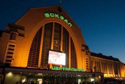 "Ворота столицы" превратились в клоаку: в сети показали ужасы киевского вокзала (видео)