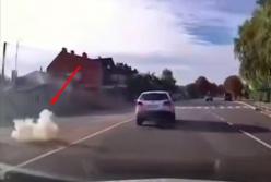 Росіяни скинули на Ніжин невідомі вибухові речовини: відео моменту