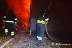 Кам'янське атакував рій шахедів: більше 20 дронів били по місту, повністю зникли світло та вода (відео)