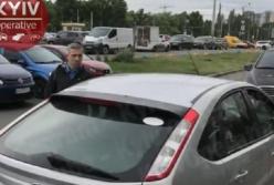 В Киеве таксист напал с баллончиком на пассажирку
