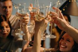 Правила безопасного употребления алкоголя в праздники: советы диетолога
