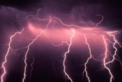 Ученые зафиксировали необычную 90 километровую молнию 