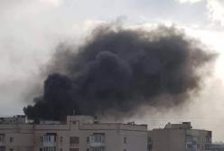 В Киеве горит СТО (фото)